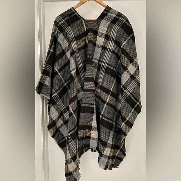 Women’s shawl/wrap by modena. One size. Black/ gray plaid. NWT - Picture 4 of 5